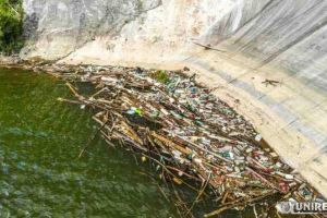 FOTO/ VIDEO: Barajul de la Mihoeşti, lacul în care se strâng gunoaiele aduse de râurile Arieşul Mare şi Arieşul Mic