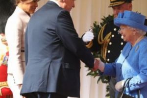  Vizită istorică a cuplului  Melania şi Donald Trump la reşedinţa reginei Marii Britanii, Elisabeta a II-a.  Ce a scris Melania Trump pe Twitter după vizită