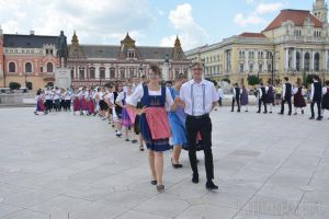 Sărbătoare nemţească: Tineri germani din ţară şi din străinătate au cântat şi au dansat în centrul Oradiei (FOTO/VIDEO)