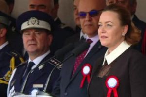 Cum au întrerupt absolvenţii discursul lui Carmen Dan. VIDEO