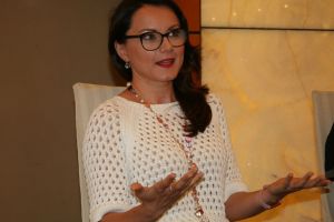 Cum au fost începuturile Anitei Hartig în cariera de artist de talie internaţională. Cum insuflă inspiraţie tinerilor