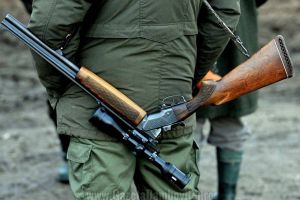 DÂMBOVIȚA: Un bărbat s-a împuscat cu arma de vânătoare