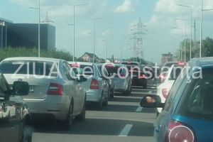 Trafic aglomerat in zona taberei Navodari si pe podul de la intrare in oras. Cum se circula in zona