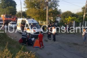 Imagini de la eveniment. Accident rutier grav la iesire din Ovidiu. Șase persoane, dintre care trei copii, au fost ranite. Intervine elicopterul SMURD  (galerie foto) 