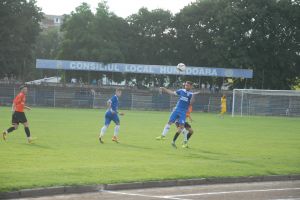 Fotbaliştii lui CS Hunedoara îşi reiau de azi antrenamentele