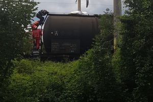 Tânăr electrocutat după ce s-a urcat pe un vagon cisternă, la intrarea în Gara Braşov (Foto şi Video)