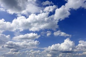 Ploi, vijelii şi temperaturi scăzute în toată ţara. Prognoza meteo pentru zilele următoare