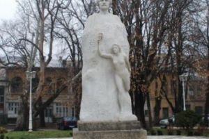 DESHUMAREA lui EMINESCU. Încă un pas, aducerea unui ÎNŢELEPT