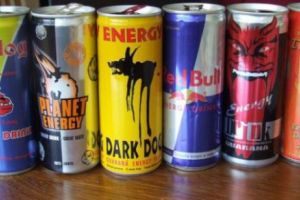 ENERGIZANTELE, moarte curată. Un studiu Infocons arată câte SUBSTANȚE DĂUNĂTOARE conţin aceste LICHIDE