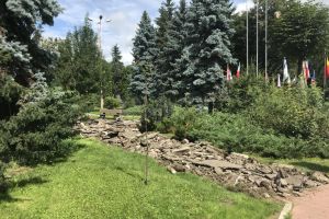 Aleile din Parcul Steagurilor, refăcute cu pavele