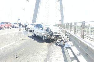 UPDATE.Imagini de la eveniment. Accident rutier in lant in zona podului de la Agigea. Mai multe masini implicate. Traficul este ingreunat in zona (galerie foto)   