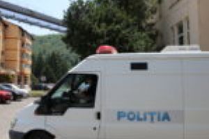 Autorul tâlhăriei de la Caransebeş s-a predat chiar în faţa judecătorului