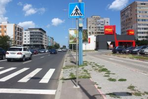 Linia dubla continua din dreptul unui supermarket de pe Aurel Vlaicu, marul discordiei intre locuitori si autoritati (galerie foto)