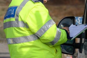 FLAGRANT ÎN GORJ! Șofer filmat în timp ce ruga poliţiştii cu şpagă