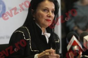 Ministrul Sănătăţii, Sorina Pintea, face echipă cu medicii din transplant