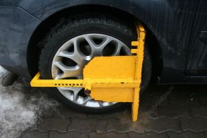 A plouat cu amenzi pentru cei care nu au plătit parcarea în locuri publice. Cât s-a încasat la buget