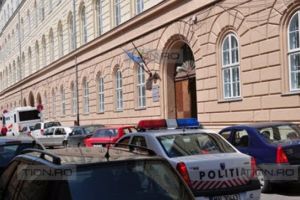 Barbat arestat preventiv, dupa ce si-a ucis prietenul de pahar cu mai multe lovituri de cutit, in Timis