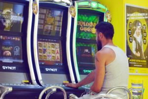 Asociaţia Gameslot susţine iniţiativa municipalităţii orădene de a interzice jocurile de noroc în zona centrală