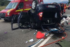A vrut să întoarcă pe linie dublă continuă! Doi orădeni, soţ şi soţie, au murit într-un accident în Hunedoara (FOTO)