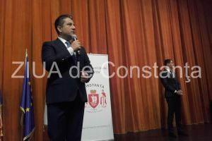 Festivitate la Constanta. Seniorii de 80, respectiv 90 de ani vor fi premiati. O femeie de 100 de ani, vizitata de autoritati