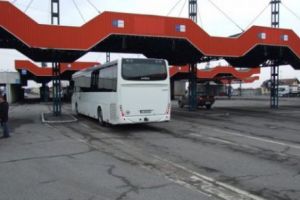 O bihoreancă a vrut să iasă din ţară cu acte false. INCREDIBIL cum a încercat să-i PĂCĂLEASCĂ pe VAMEȘI