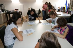 Biblioteca Judeţeană: Atelierul de engleză, ce mai distracţie! (FOTO)