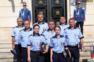 FOTO: Poliţişti din Vrancea, premiaţi pentru cum au acţionat în timpul inundaţiilor