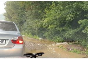 NEWS ALERT/ PRĂPĂD în judeţul Arad! Viitura a luat o maşină! DN7, BLOCAT de aluviuni