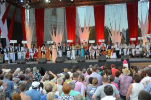 Sute de artişti de pe trei continente vin la Festivalul „Cântecele Munţilor” din Sibiu