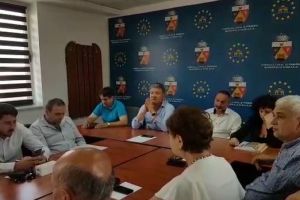 VIDEO: La 4 luni distanţă de data la care ar trebui să fie finalizat, Monumentul Marii Uniri de la Alba Iulia încă nu are toate avizele, iar zona din jurul lui nu are un constructor care să o amenajeze