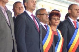 Laude aduse „Zilelor Reghinului” de oficialităţile judeţului