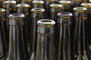 Guvernul introduce din martie taxa de 0,5 lei pe ambalajele reutilizabile