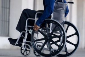 Bani mai mulţi pentru cei care au grijă de persoanele cu dizabilităţi. Ce alocaţie vor primi pe lângă salariu