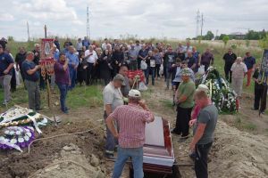 Antrenorul sucevean de rugby Petru Panainte a fost condus pe ultimul drum de familie, colegi, ...