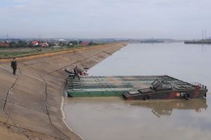 Se încearcă recuperarea avionului prăbuşit în Lacul Galbeni