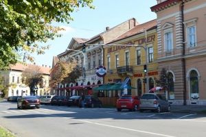 Peste 100 de clădiri trebuie renovate în centrul oraşului. Primăria emite somaţii