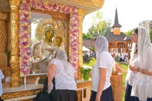 De şapte ani, icoana făcătoare de minuni de la Paraclisul CMN, ocroteşte credincioşii