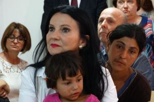 Sorina Pintea, la Buhuşi: Vizită „door to door” în comunităţile rrome din Orbic şi Colonia Bistriţei