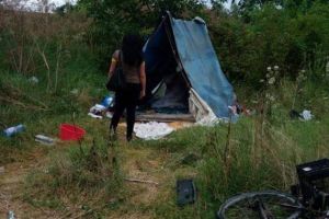 Colibe pline de oameni ai strazii pe Bd. Liviu Rebreanu