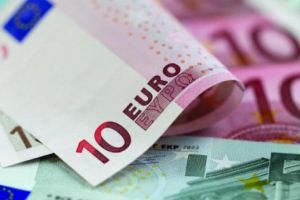Euro a scăzut la minimul ultimelor trei săptămâni