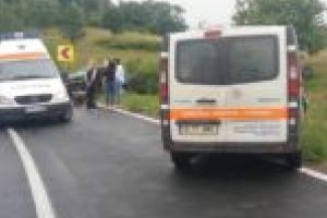 Teribil accident pe DN 58! Asistent medical, victimă a unei ambulanţe!