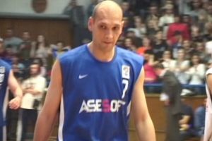 Lumea baschetului unită pentru un fost internaţional al Romăniei