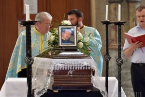 Rămas bun! Jurnalistul Andrei Şandor a fost condus pe ultimul drum cu muzica formaţiei Toto (VIDEO)