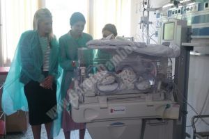 Tenismena Sorana Cîrstea a donat un incubator performant Maternităţii din Târgovişte