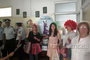 FOTO: Scooby Doo, prinţese şi clovni, în vizită la pacienţii de la pediatrie