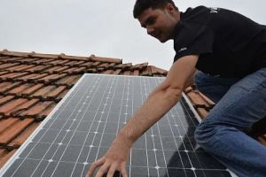 VEȘTI IMPORTANTE pentru cei care deţin PANOURI SOLARE! Cum pot primi bani în plus? Legea a fost DEJA PROMULGATĂ