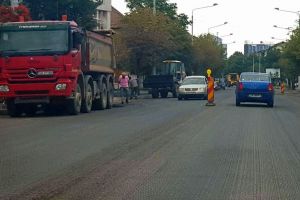 Continuă lucrările de reparaţii pe şoseaua Alba Iulia