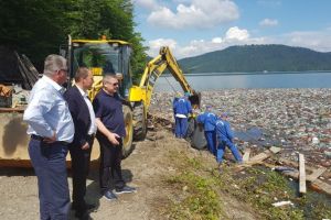 Gratiela Gavrilescu, despre tonele de gunoaie de pe lacul Bicaz - Situatia de la Bicaz este intolerabila!