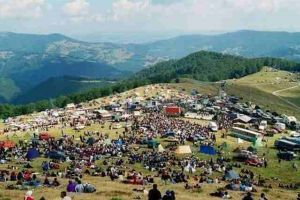 Muntele Găina sau ”Muntele Dragostei” din Alba, unde are loc anual Târgul de fete, încărcat de legende şi tradiţie