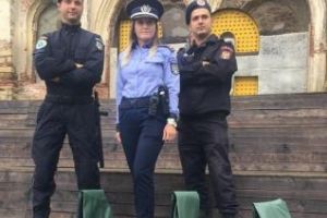 Poliţia Română, glume la Electric Castle: Aveţi grijă ce „pastile” luaţi!